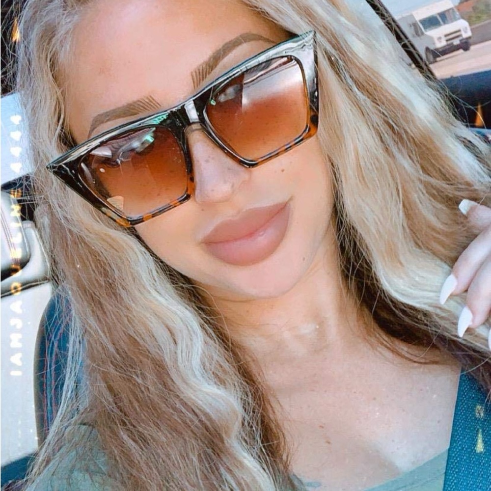 FEISEDY Vintage Square Cat Eye Sunglasses